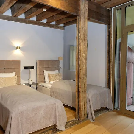 Hotell The Three Sisters Old Town 4*