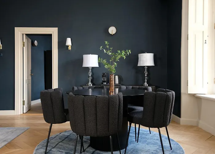 The Three Sisters Old Town מלון 4*