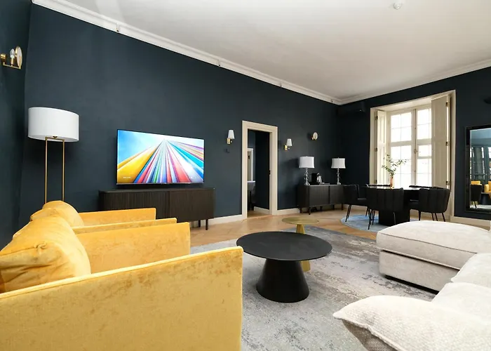 The Three Sisters Old Town