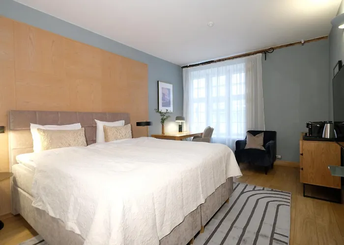 מלון The Three Sisters Old Town 4*