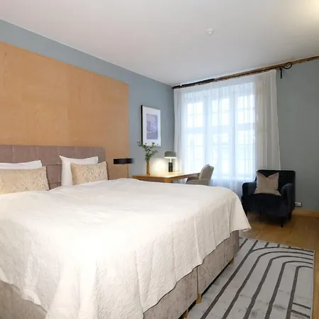 호텔 The Three Sisters Old Town 4*