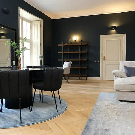 Otel The Three Sisters Old Town 4*
