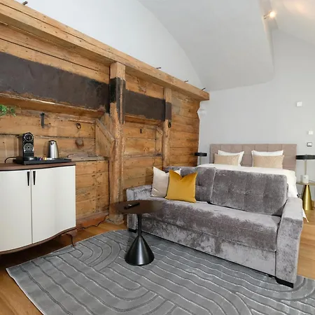 The Three Sisters Old Town Otel 4*