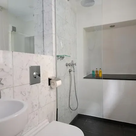 Otel The Three Sisters Old Town 4*