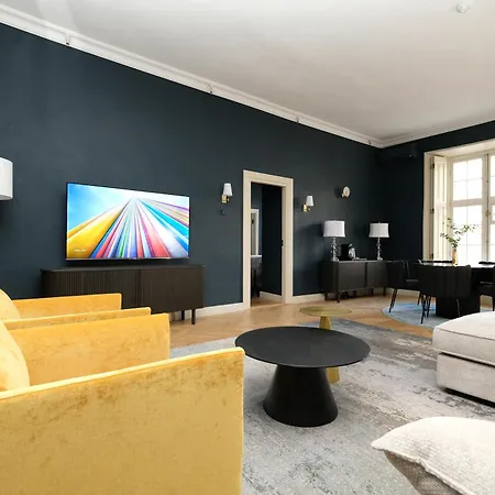 The Three Sisters Old Town