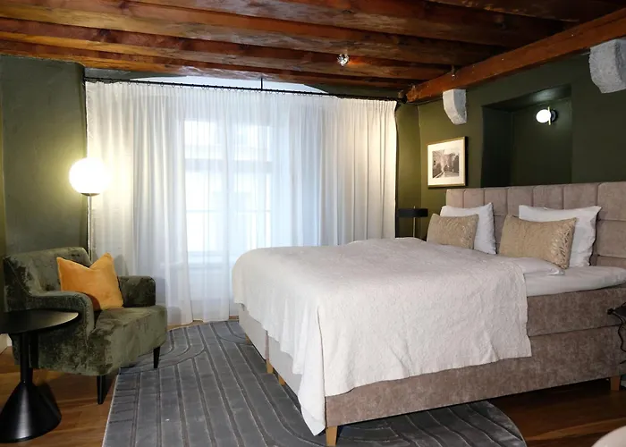 The Three Sisters Old Town Hotel